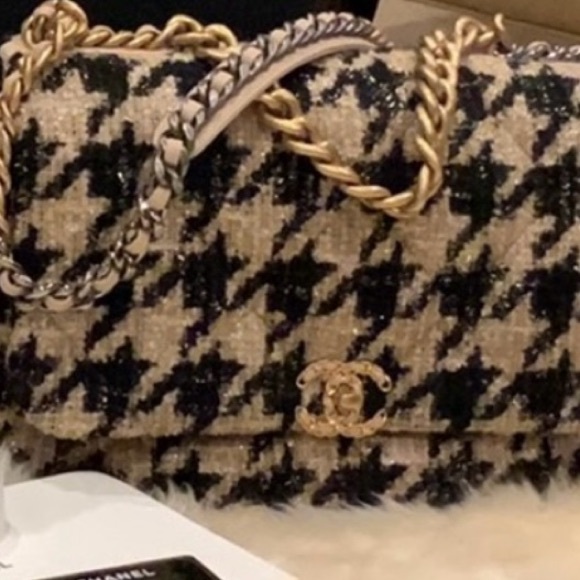 CHANEL Beige Black Gold Flap Bag Excellent condition Chanel Houndstooth 2019 - Picture 6 of 7